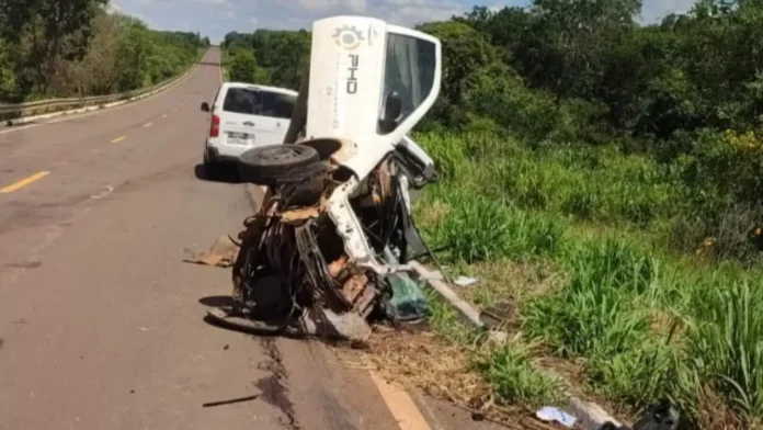Motorista morre em Colisão Frontal entre Fiat Strada e carreta em Santa Rita do Pardo